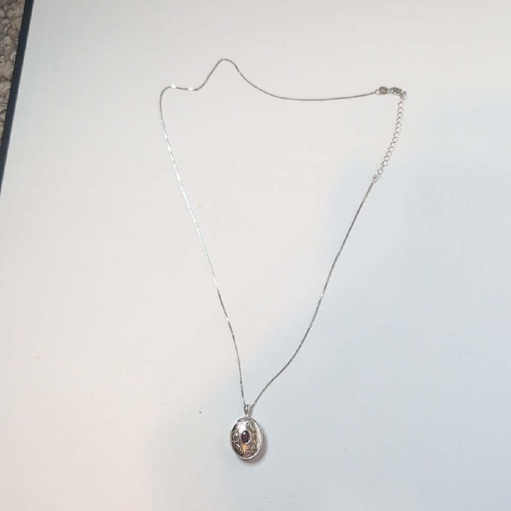 Elegant Silver Pendant Necklace